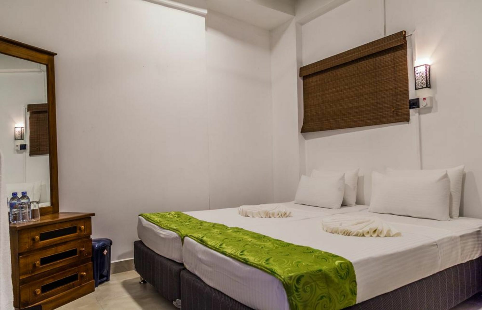281 Kandy City Hostel & Rooms Deiyannewela Exterior photo